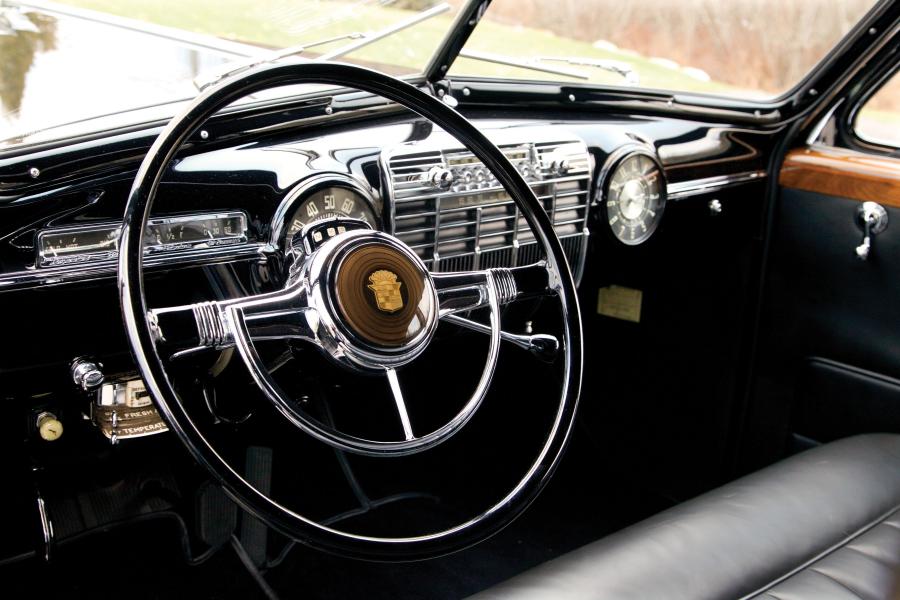  Cadillac Series 60 Special Town Car by Derham 1941 года  (фото 25 из 38)